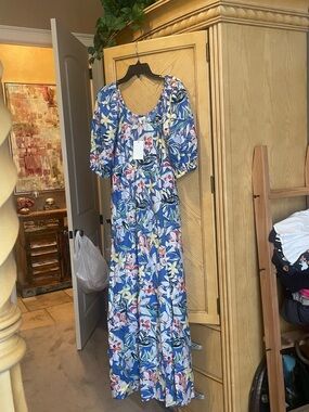 Skies are blue floral maxi dress size small